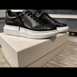 Alexander McQueen sneaker size 40